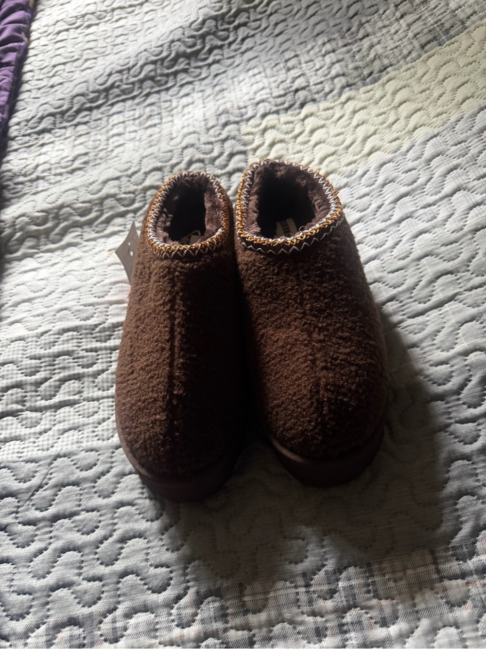 Women’s cushionaire Brown Fleece Slippers size 8.5 brand new